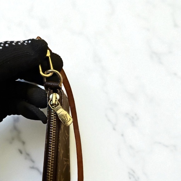 Louis Vuitton Brown Monogram Pochette Accessories - Picture 8 of 8